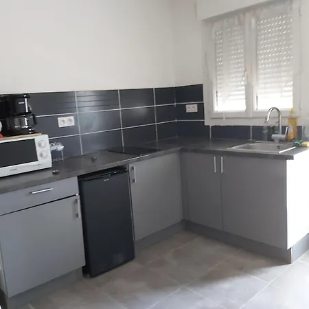 Small And Cute Nîmes